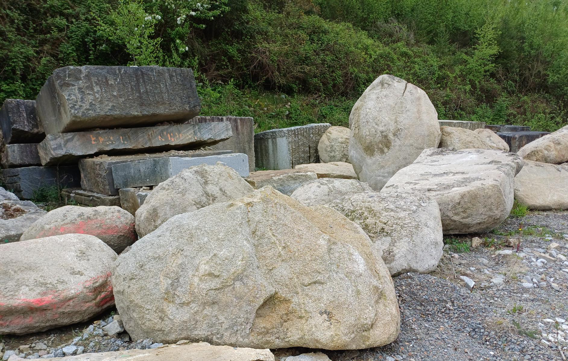 enrochements et boules de granit breton rebillon voirie
