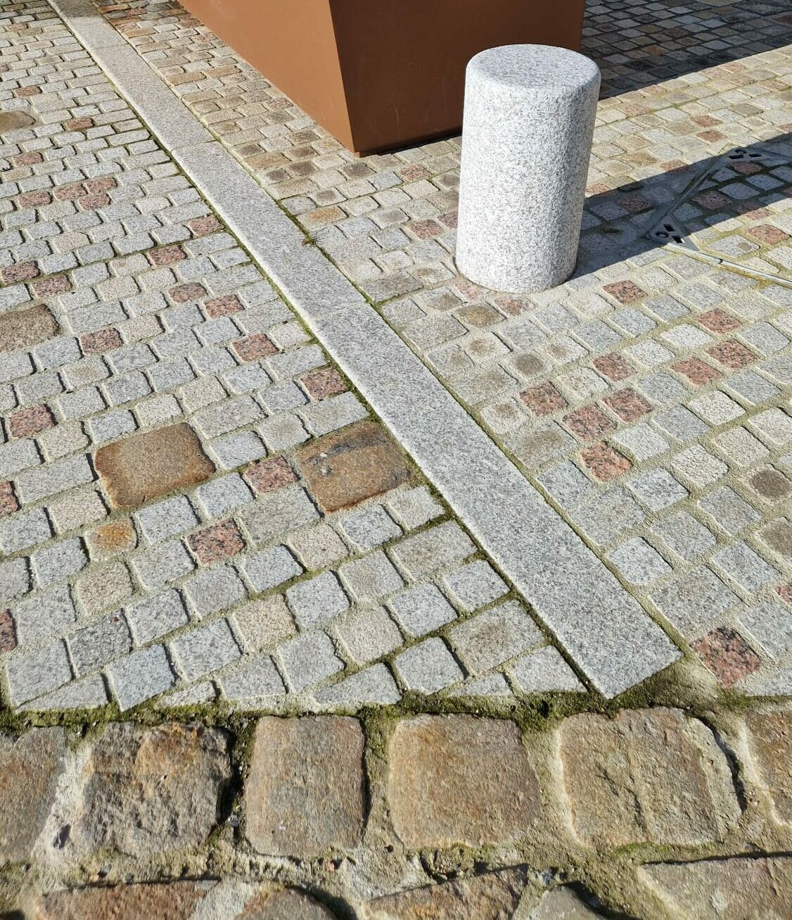 Pavés Rose Clarté et Huelgoat Cathédrale Dol de Bretagne granits rebillon voirie GRV