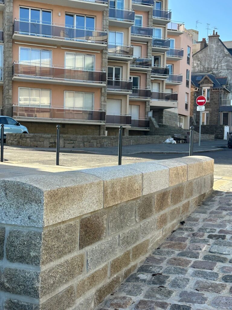couronnement moellons granit breton gris roux languédias patrimoine renovation saint malo ille et vilaine