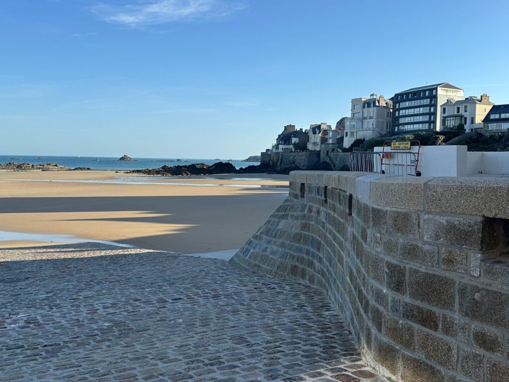 couronnement moellons granit breton gris roux languédias patrimoine renovation saint malo ille et vilaine