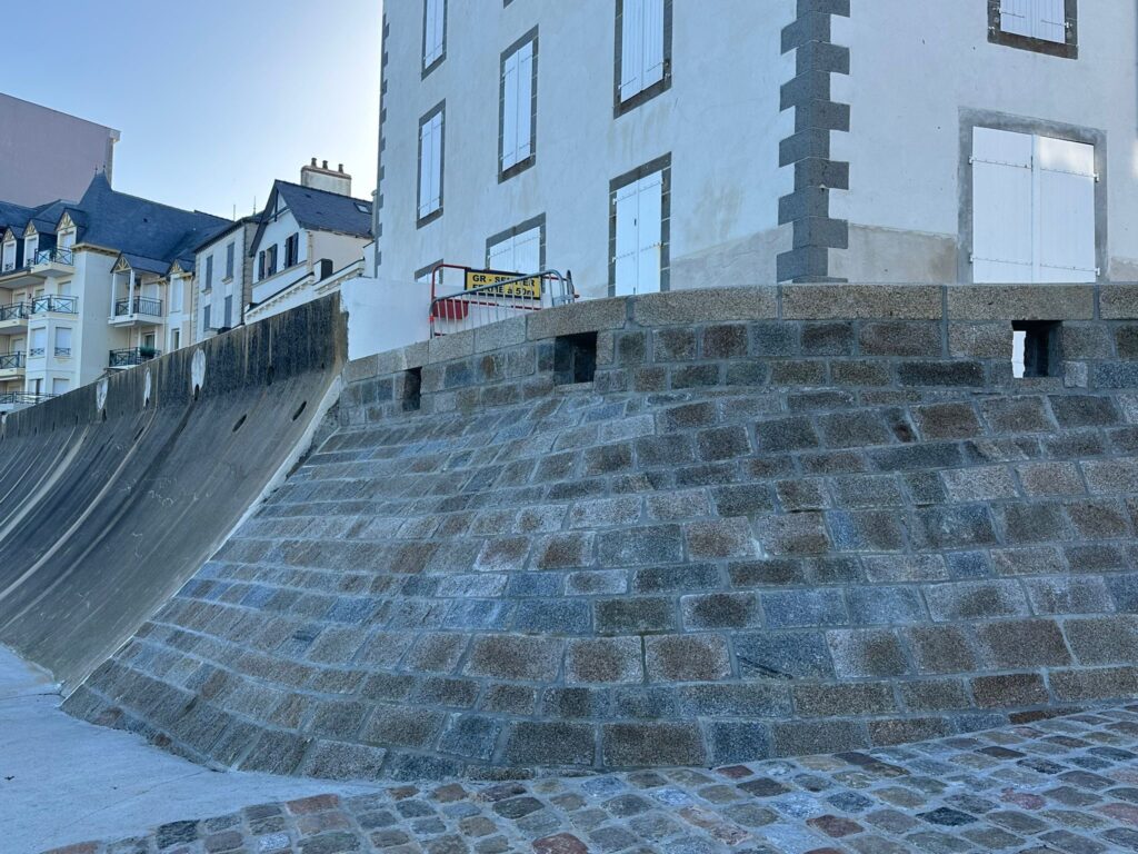 couronnement moellons granit breton gris roux languédias patrimoine renovation saint malo ille et vilaine