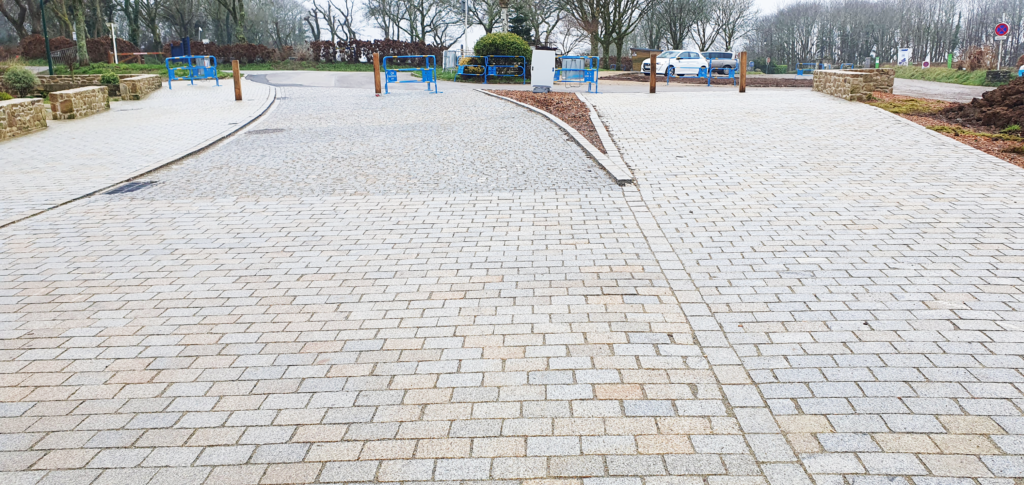 aménagement urbain granit breton pavés gris roux de Languédias rebillon voirie grv locronan
