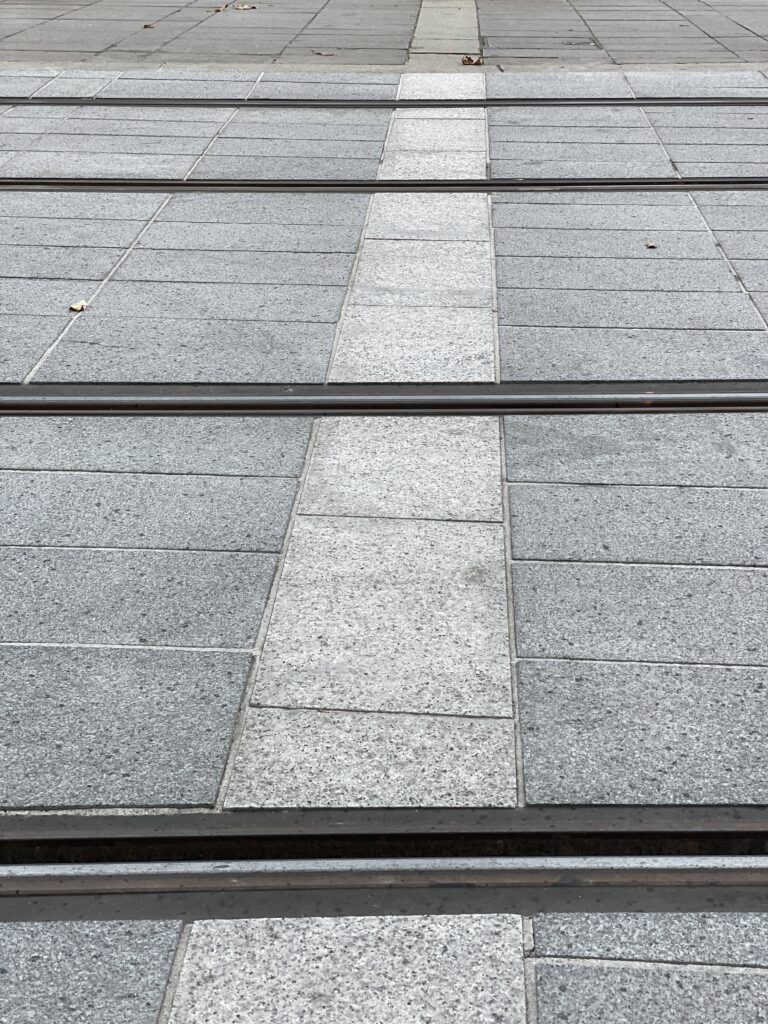 amenagement urbain dalles dallage granit breton gris bleu lanhelin rebillon voirie grv nantes