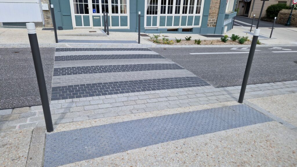 amenagement urbain dalles pavés bordures granit breton gris roux languédias lanhélin grv rebillon voirie dinard 