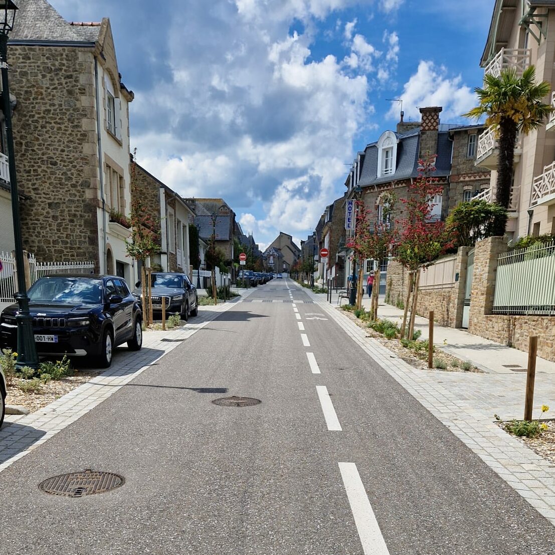 amenagement urbain dalles pavés bordures granit breton gris roux languédias lanhélin grv rebillon voirie dinard