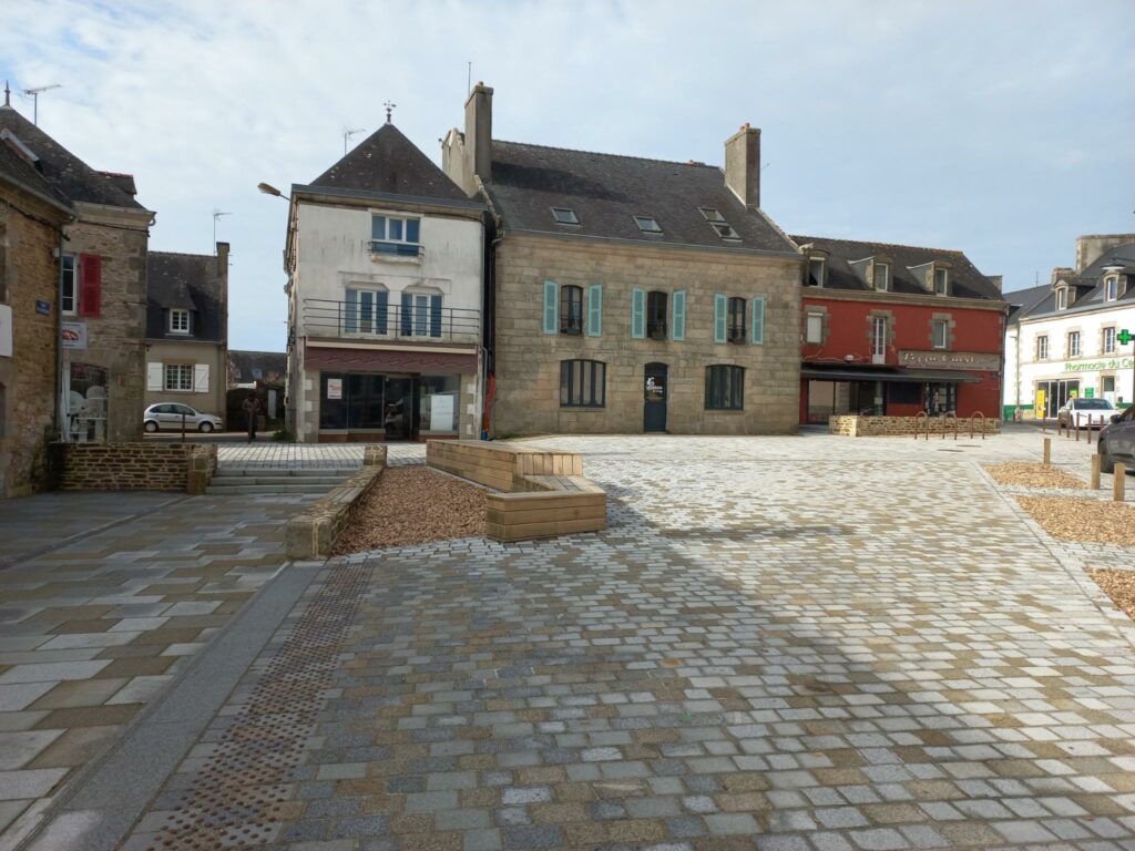 aménagement urbain granit breton pavés dalles bordures marches gris roux perle de Languédias rebillon voirie grv ploneour lanvern