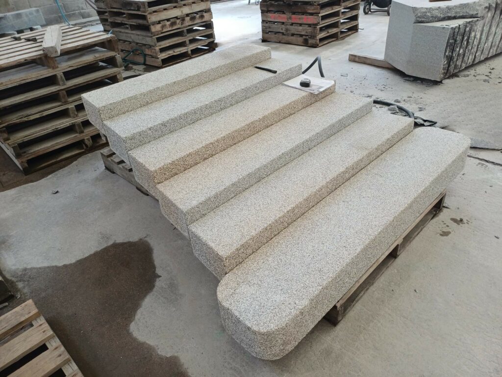 batiment escalier granit breton grv rebillon voirie dinard gris roux languedias marches dalles 