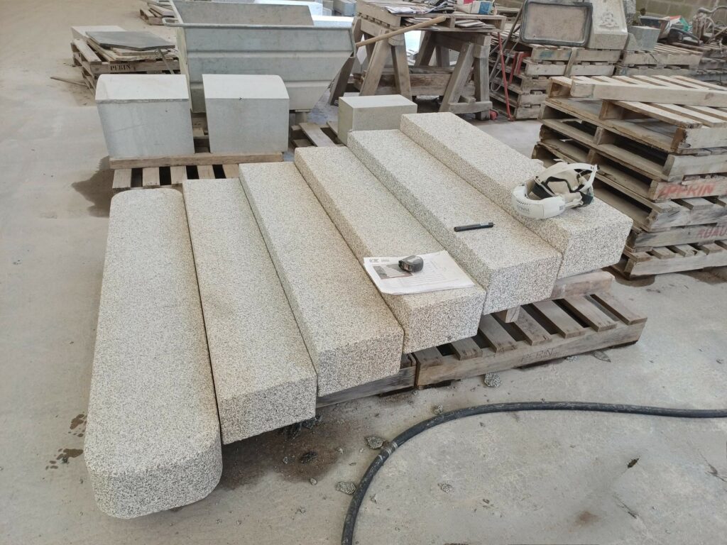 batiment escalier granit breton grv rebillon voirie dinard gris roux languedias marches dalles 