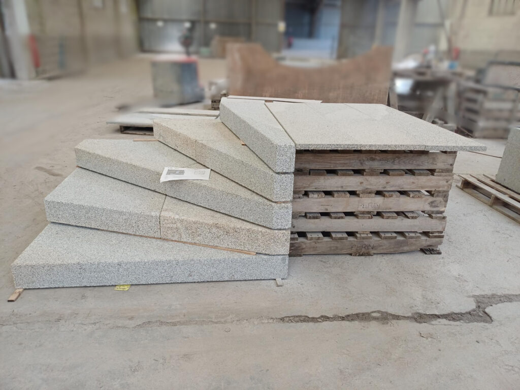 batiment escalier granit breton grv rebillon voirie dinard gris roux languedias marches dalles (5)