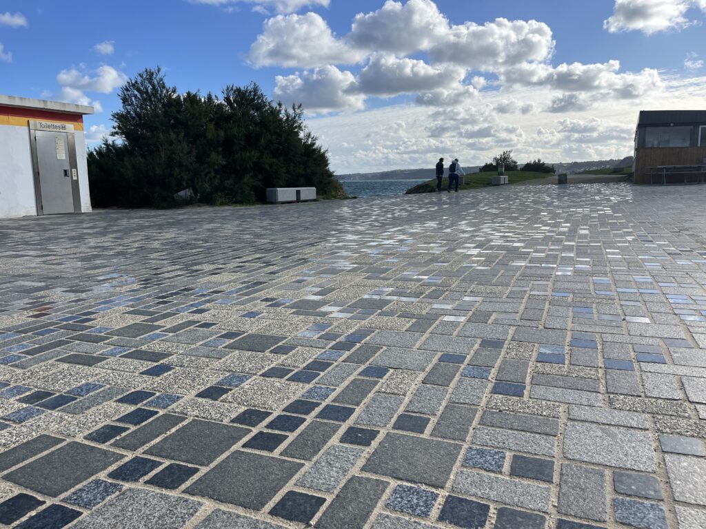 pavage cherbourg pavés granit breton bleu lanhélin gris bleu languédias rebillon voirie grv