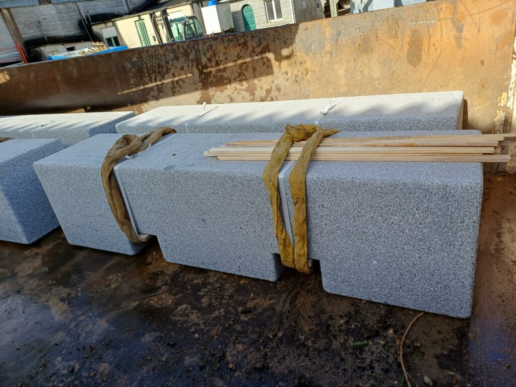 mobilier urbain bancs granit louvigné GRV Granits Rebillon Voirie